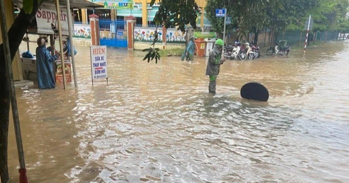 Nhiều nơi đang mưa lớn, các tỉnh thành miền Trung ứng phó bão Wutip Nhiều nơi đang mưa lớn, các tỉnh thành miền Trung ứng phó bão Wutip