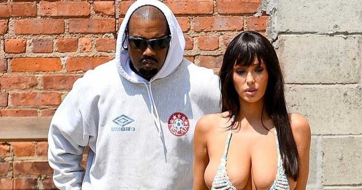 Nội y làm từ kẹo tốn 6,5 tỷ đồng của vợ Kanye West bị chỉ trích Nội y làm từ kẹo tốn 6,5 tỷ đồng của vợ Kanye West bị chỉ trích