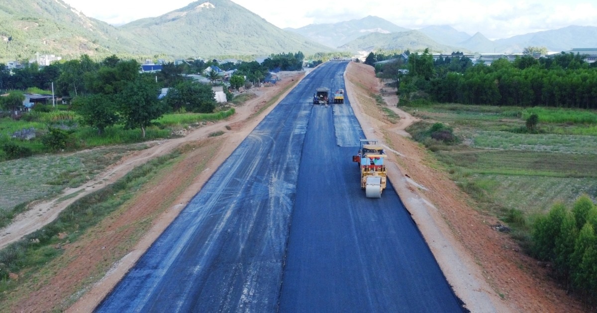 Phó Thủ tướng chỉ đạo đẩy nhanh tiến độ cao tốc Bắc – Nam qua Bình Định Phó Thủ tướng chỉ đạo đẩy nhanh tiến độ cao tốc Bắc - Nam qua Bình Định