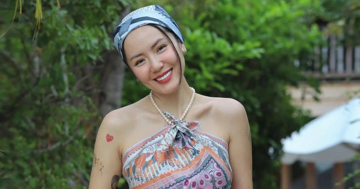 Phương Linh tuổi 41: Nhan sắc mặn mà, tự tin khoe tóc bạc, da rạn Phương Linh tuổi 41: Nhan sắc mặn mà, tự tin khoe tóc bạc, da rạn