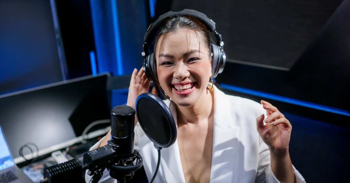 Phương Vy hào hứng hát “Rực rỡ ngày mới”, hé lộ hôn nhân bên chồng Tây Phương Vy hào hứng hát "Rực rỡ ngày mới", hé lộ hôn nhân bên chồng Tây