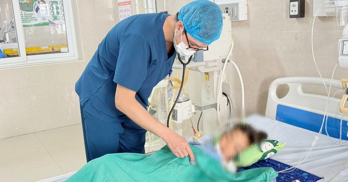 Rắn cạp nia chui ra từ điều hòa cắn bé gái 7 tuổi nguy kịch Rắn cạp nia chui ra từ điều hòa cắn bé gái 7 tuổi nguy kịch