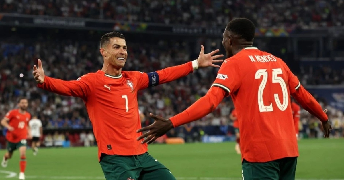 Ronaldo đi vào lịch sử sau khi giúp tuyển Bồ Đào Nha đánh bại Đức Ronaldo đi vào lịch sử sau khi giúp tuyển Bồ Đào Nha đánh bại Đức