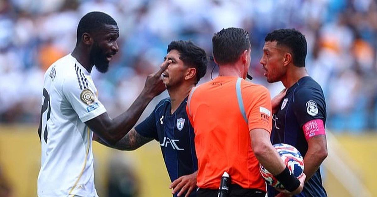 Sự cố khiến Real Madrid nổi giận, FIFA vào cuộc điều tra Sự cố khiến Real Madrid nổi giận, FIFA vào cuộc điều tra