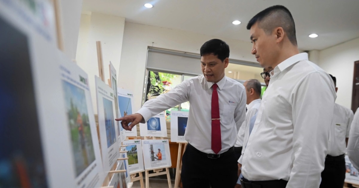 Tác phẩm về cực Nam Tổ quốc đoạt giải nhất cuộc thi ảnh 50 năm ngành điện miền Nam Tác phẩm về cực Nam Tổ quốc đoạt giải nhất cuộc thi ảnh 50 năm ngành điện miền Nam
