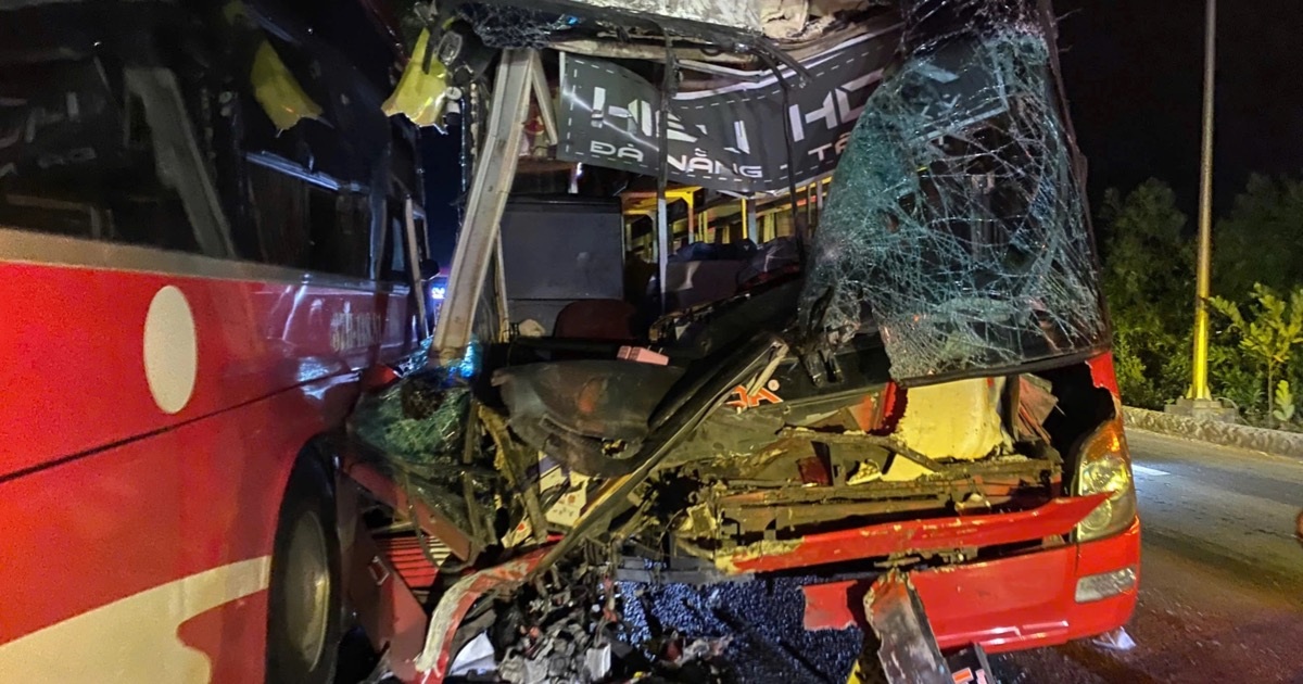 Tai nạn liên hoàn giữa 3 xe khách, 7 người bị thương Tai nạn liên hoàn giữa 3 xe khách, 7 người bị thương