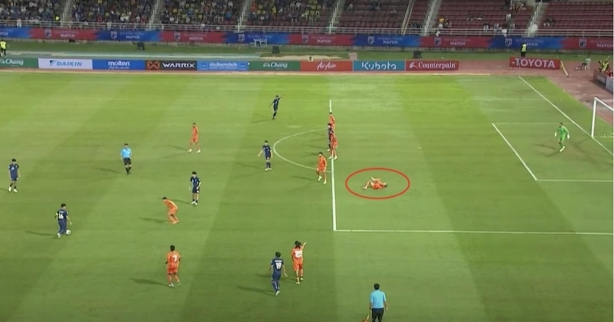 Thái Lan gây tranh cãi khi giành chiến thắng thiếu fair-play Thái Lan gây tranh cãi khi giành chiến thắng thiếu fair-play