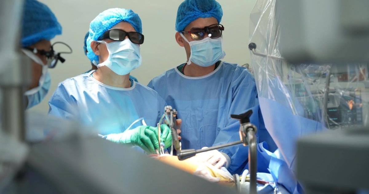 Thay cùng lúc hai van tim bằng mổ nội soi toàn bộ Thay cùng lúc hai van tim bằng mổ nội soi toàn bộ