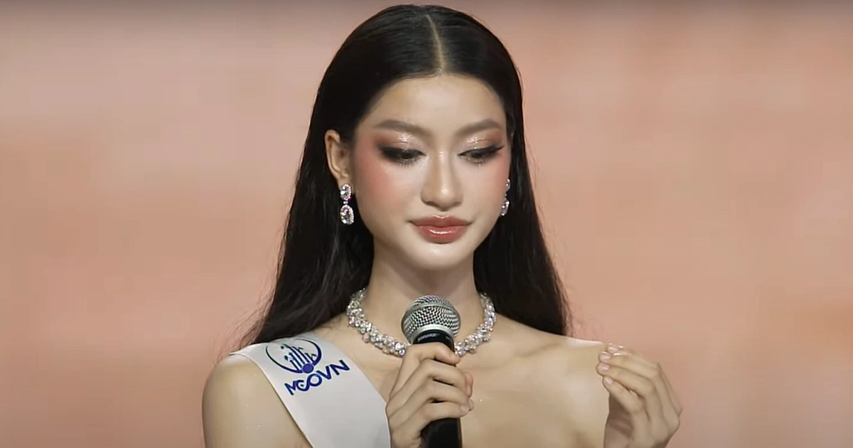 Thí sinh hoa hậu ấp úng, dùng sai từ khi ứng xử về sáp nhập tỉnh thành Thí sinh hoa hậu ấp úng, dùng sai từ khi ứng xử về sáp nhập tỉnh thành