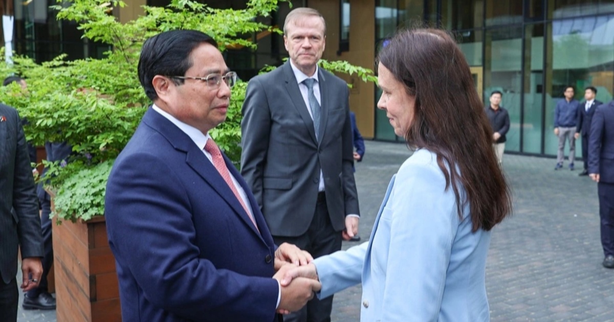 Thủ tướng thăm trung tâm chính phủ số hàng đầu thế giới tại Estonia Thủ tướng thăm trung tâm chính phủ số hàng đầu thế giới tại Estonia