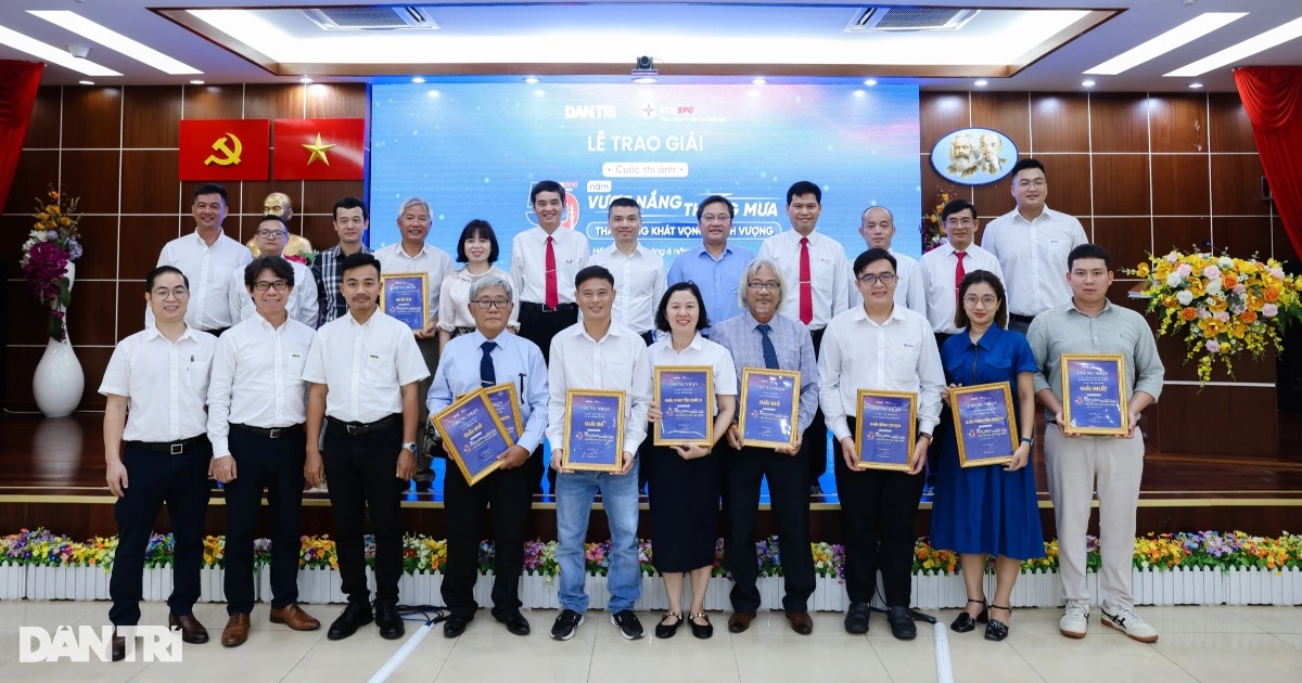Trao giải cuộc thi ảnh kỷ niệm 50 năm ngành điện lực miền Nam Trao giải cuộc thi ảnh kỷ niệm 50 năm ngành điện lực miền Nam