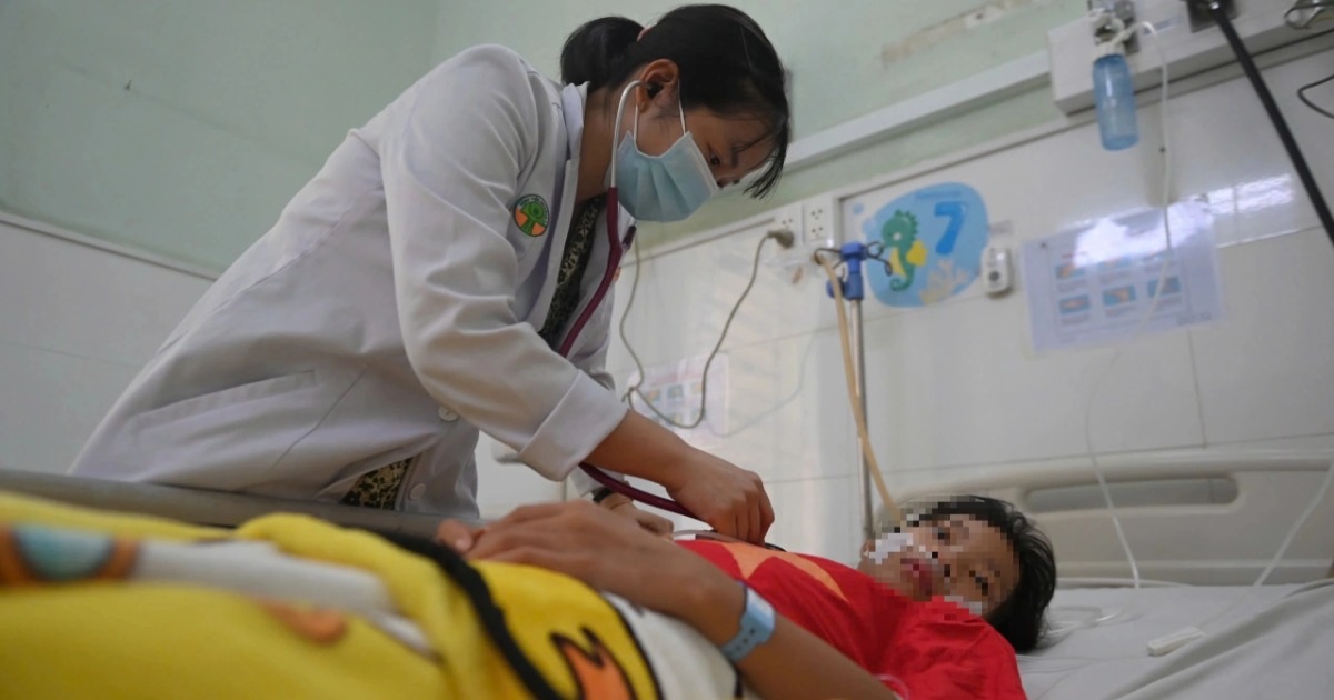 Trẻ em nôn ra máu, nguy kịch vì căn bệnh truyền nhiễm quen thuộc Trẻ em nôn ra máu, nguy kịch vì căn bệnh truyền nhiễm quen thuộc