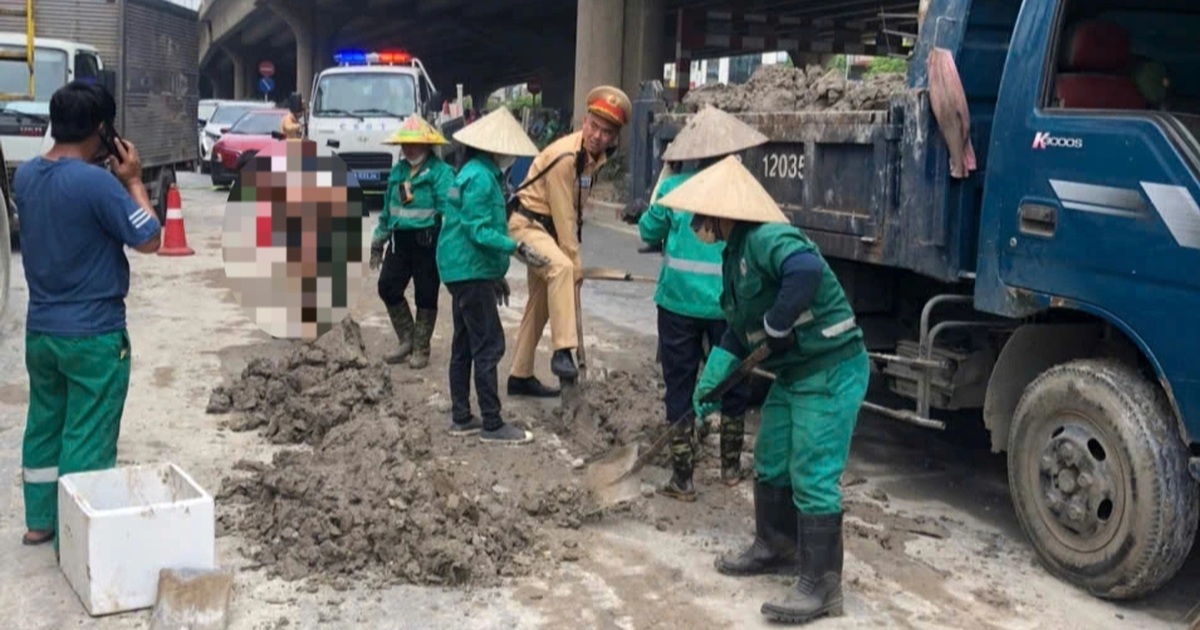 Truy tìm phương tiện làm rơi bùn đất trên đường ở Hà Nội Truy tìm phương tiện làm rơi bùn đất trên đường ở Hà Nội