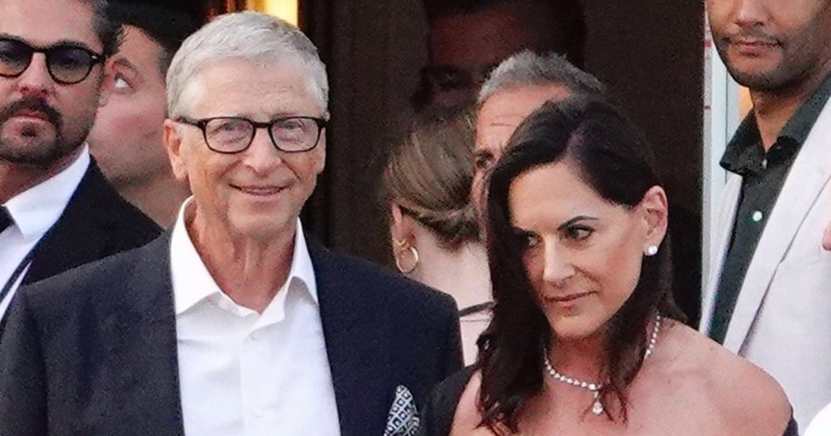 Tỷ phú Bill Gates sánh đôi cùng bạn gái dự đám cưới tỷ phú Jeff Bezos Tỷ phú Bill Gates sánh đôi cùng bạn gái dự đám cưới tỷ phú Jeff Bezos