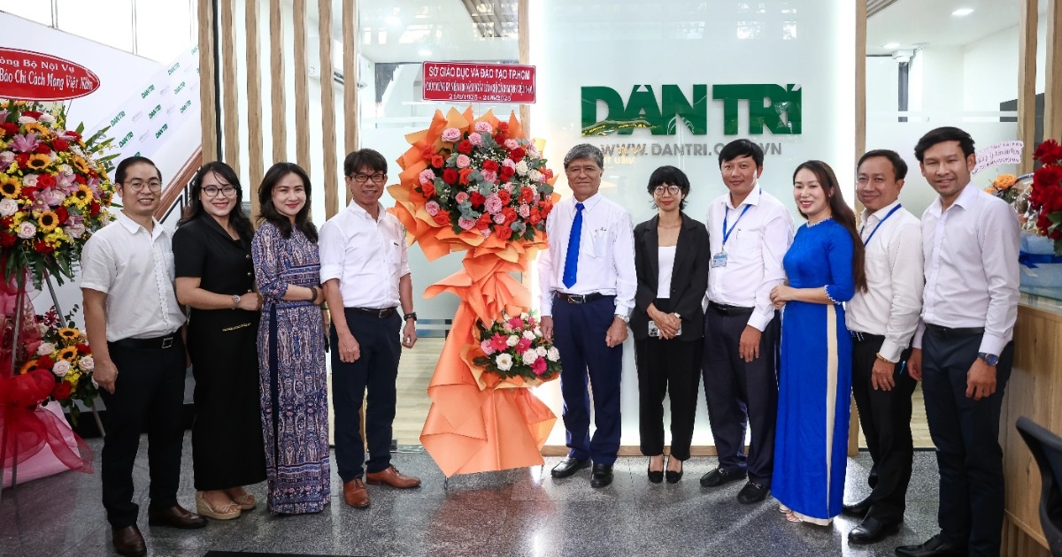 Văn phòng báo Dân trí ở miền Nam đón nhận nhiều tình cảm dịp 21/6 Văn phòng báo Dân trí ở miền Nam đón nhận nhiều tình cảm dịp 21/6