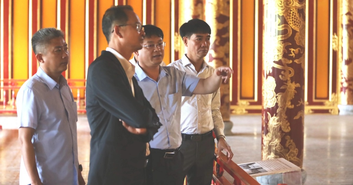 Vụ Ngai Vàng Bị Xâm Hại: Cho Thôi Việc 2 Bảo Vệ, Kiểm Điểm Ban Giám Đốc Vụ ngai vàng bị xâm hại: Cho thôi việc 2 bảo vệ, kiểm điểm ban giám đốc