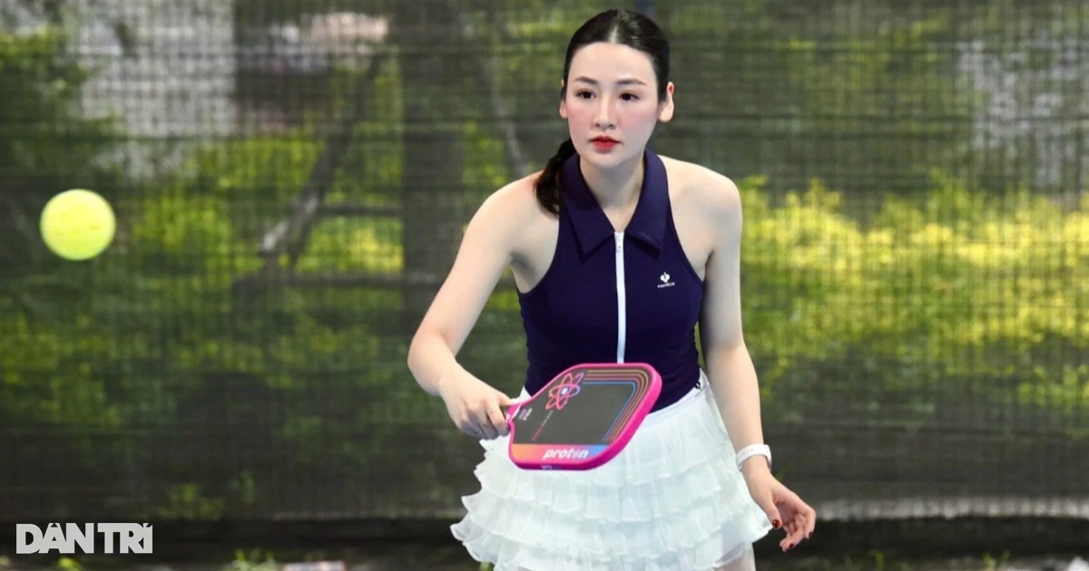 Á hậu Tú Anh khoe dáng gợi cảm đấu pickleball, chồng con cổ vũ nhiệt tình Á hậu Tú Anh khoe dáng gợi cảm đấu pickleball, chồng con cổ vũ nhiệt tình