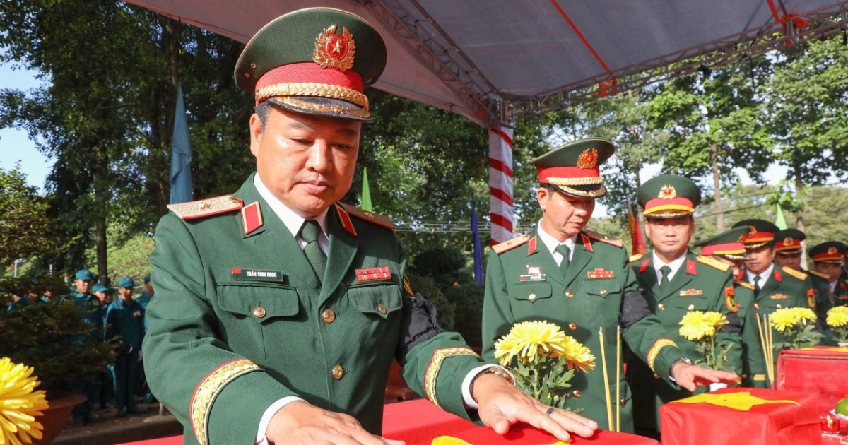 An táng 172 hài cốt liệt sỹ quân tình nguyện hy sinh ở Campuchia An táng 172 hài cốt liệt sỹ quân tình nguyện hy sinh ở Campuchia