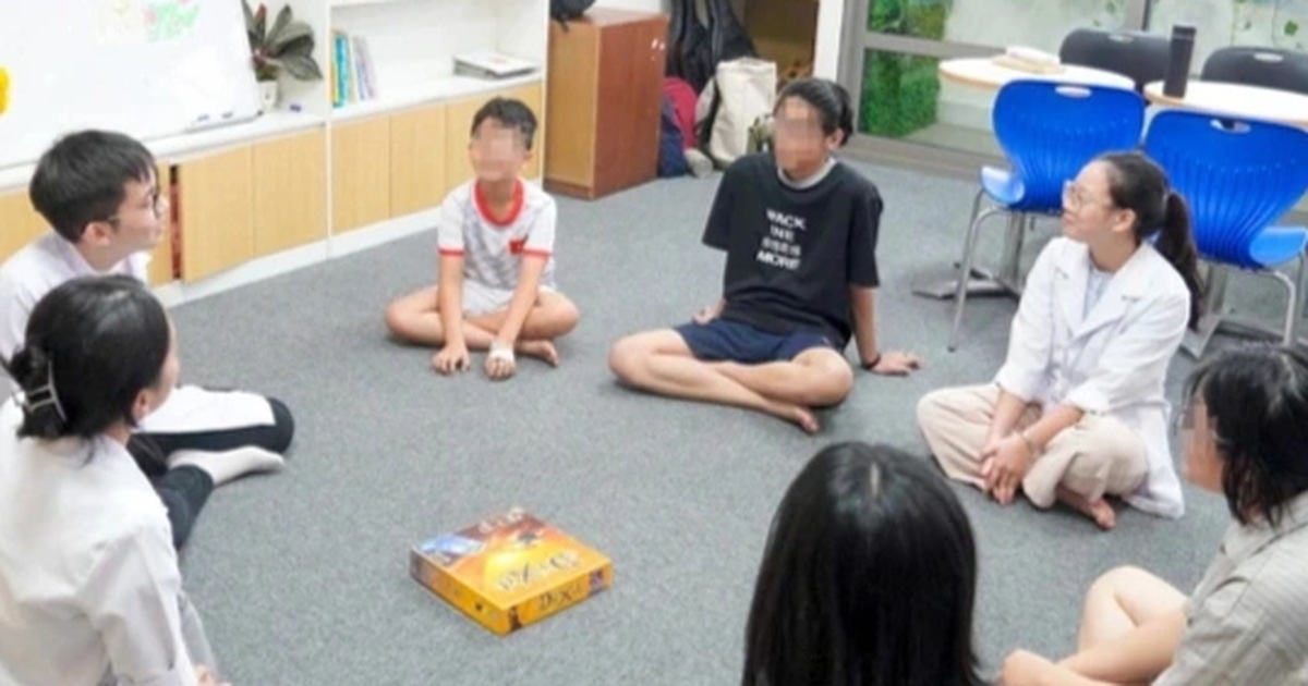 Bé 10 tuổi vụ lật tàu ở Hạ Long sức khỏe ổn định, được hỗ trợ tâm lý Bé 10 tuổi vụ lật tàu ở Hạ Long sức khỏe ổn định, được hỗ trợ tâm lý