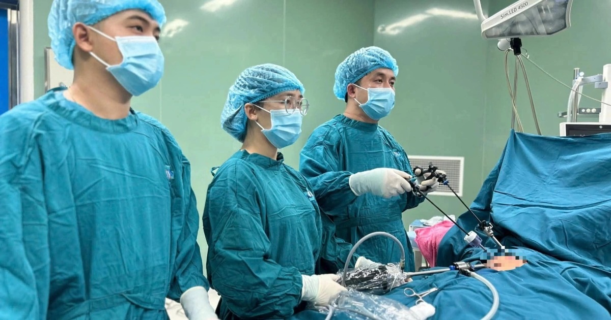 Bé 2 tuổi có dạ dày xoắn 180 độ Bé 2 tuổi có dạ dày xoắn 180 độ