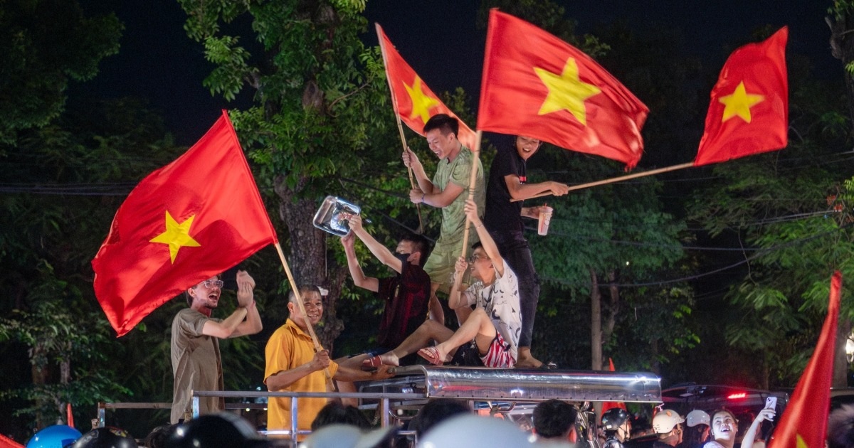 Biển người đỏ rực, Hà Nội không ngủ ăn mừng U23 vô địch Đông Nam Á Biển người đỏ rực, Hà Nội không ngủ ăn mừng U23 vô địch Đông Nam Á