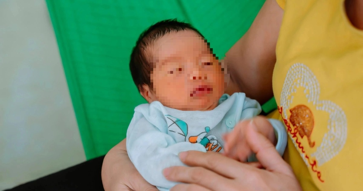 Bọc nilon đen phát ra tiếng khóc trẻ sơ sinh Bọc nilon đen phát ra tiếng khóc trẻ sơ sinh