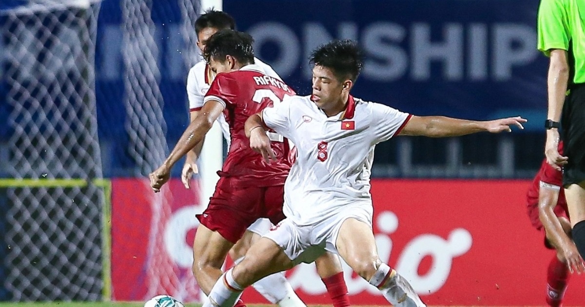 CĐV Indonesia phản ứng mạnh mẽ khi đội nhà đối đầu với U23 Việt Nam CĐV Indonesia phản ứng mạnh mẽ khi đội nhà đối đầu với U23 Việt Nam