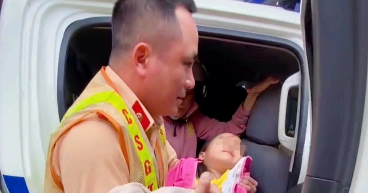 CSGT Hà Nội giúp đỡ gia đình 4 người đi du lịch gặp tai nạn giữa trời mưa CSGT Hà Nội giúp đỡ gia đình 4 người đi du lịch gặp tai nạn giữa trời mưa