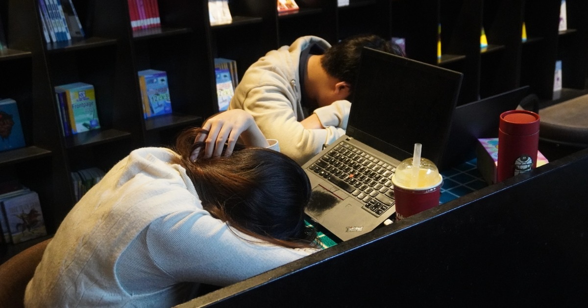 Caffeine và giấc ngủ bị đánh cắp của thế hệ “cày điểm” Caffeine và giấc ngủ bị đánh cắp của thế hệ "cày điểm"