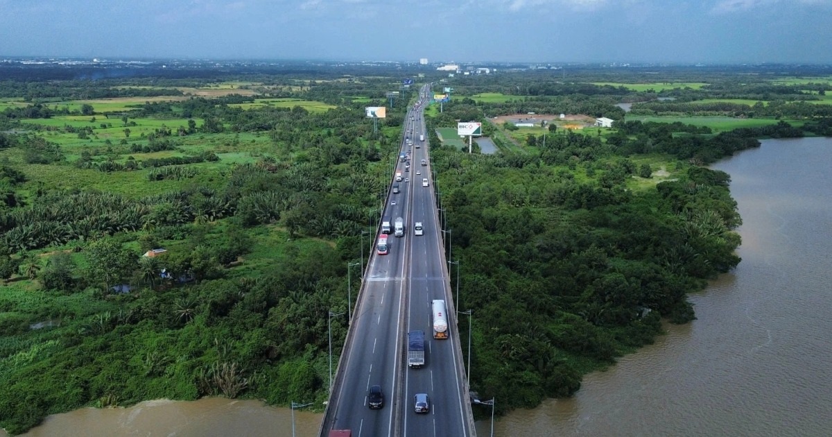 Cao tốc TPHCM thông thoáng sau 10 ngày sửa khe co giãn trên cầu Long Thành Cao tốc TPHCM thông thoáng sau 10 ngày sửa khe co giãn trên cầu Long Thành