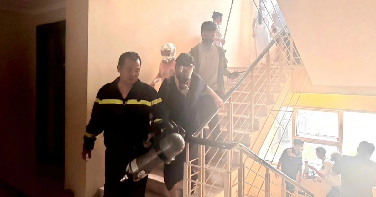 Cháy căn hộ trong khu đô thị Ciputra, 47 người thoát nạn Cháy căn hộ trong khu đô thị Ciputra, 47 người thoát nạn