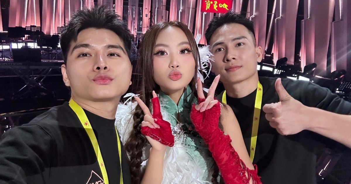 Chuyên gia trang điểm kể chuyện hậu trường của Phương Mỹ Chi ở “Sing! Asia” Chuyên gia trang điểm kể chuyện hậu trường của Phương Mỹ Chi ở "Sing! Asia"