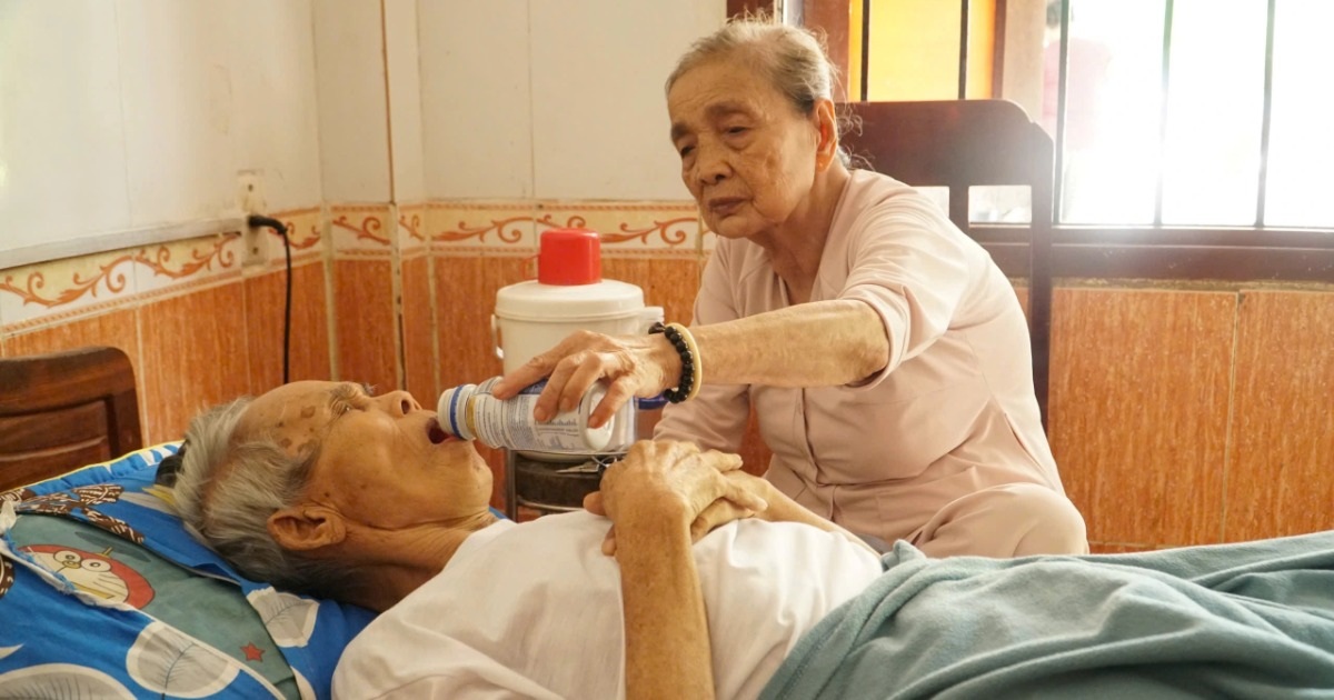 Chuyện tình ở lại nơi mái nhà điều dưỡng Chuyện tình ở lại nơi mái nhà điều dưỡng