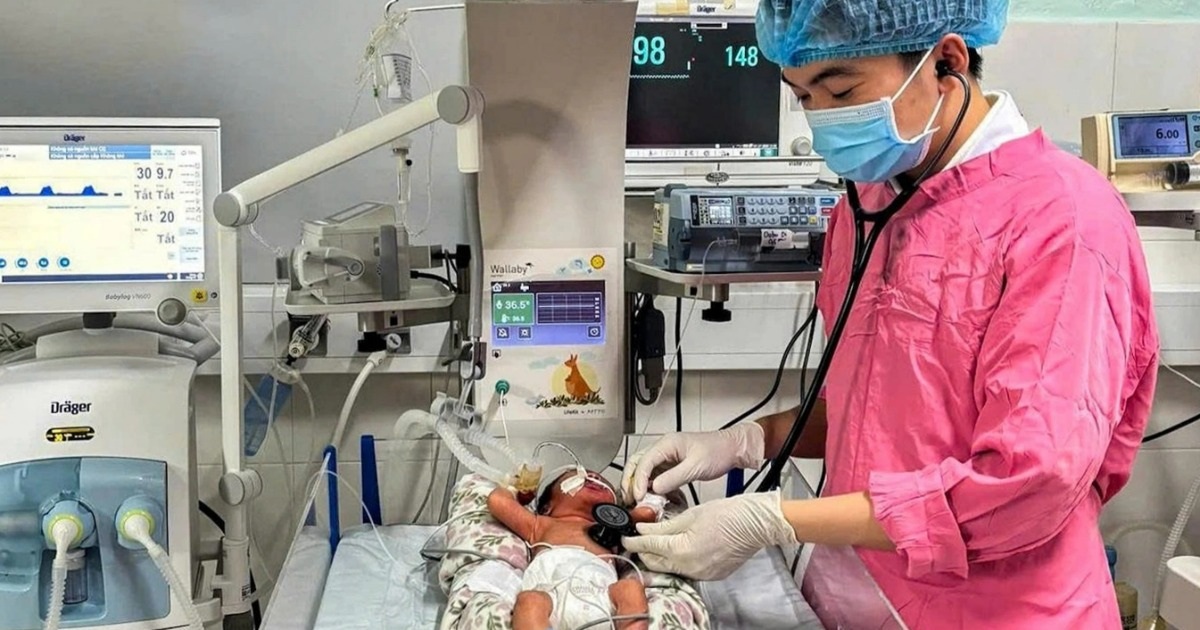 Cứu sống trẻ sinh non 26 tuần tuổi, nặng 0,7kg Cứu sống trẻ sinh non 26 tuần tuổi, nặng 0,7kg