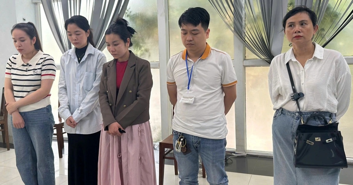 Đà Nẵng siết hoạt động của cơ sở khám bệnh, chữa bệnh sau vụ “bác sĩ rởm” Đà Nẵng siết hoạt động của cơ sở khám bệnh, chữa bệnh sau vụ "bác sĩ rởm"