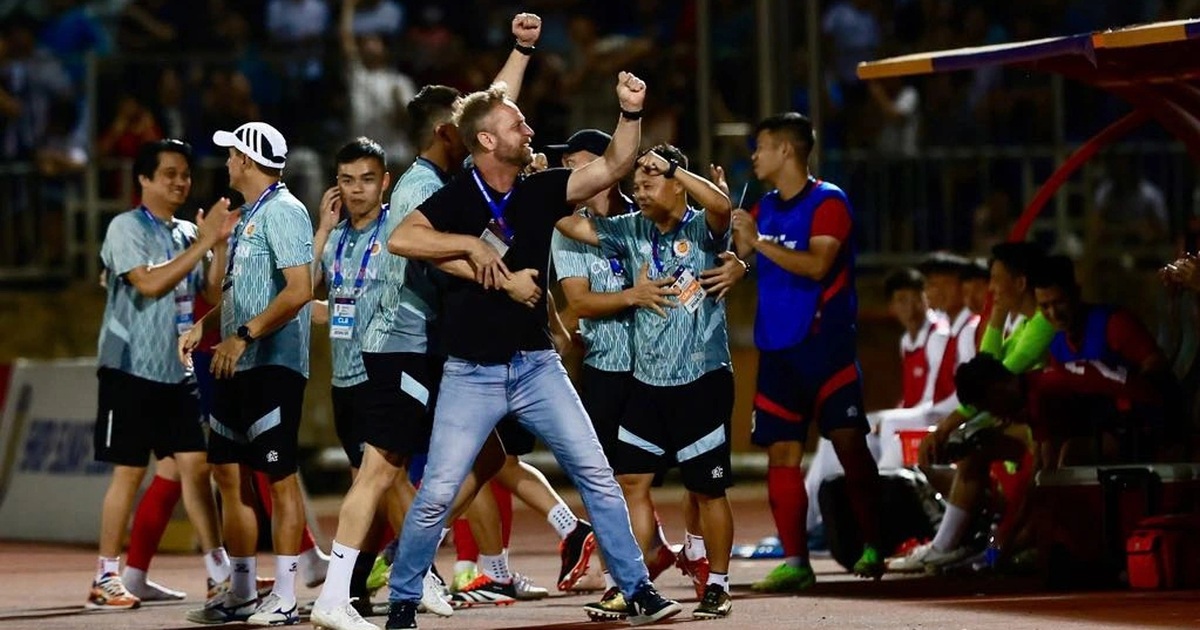 HLV Mano Polking: “Muốn dự World Cup, cầu thủ Việt Nam nên ra nước ngoài” HLV Mano Polking: “Muốn dự World Cup, cầu thủ Việt Nam nên ra nước ngoài”