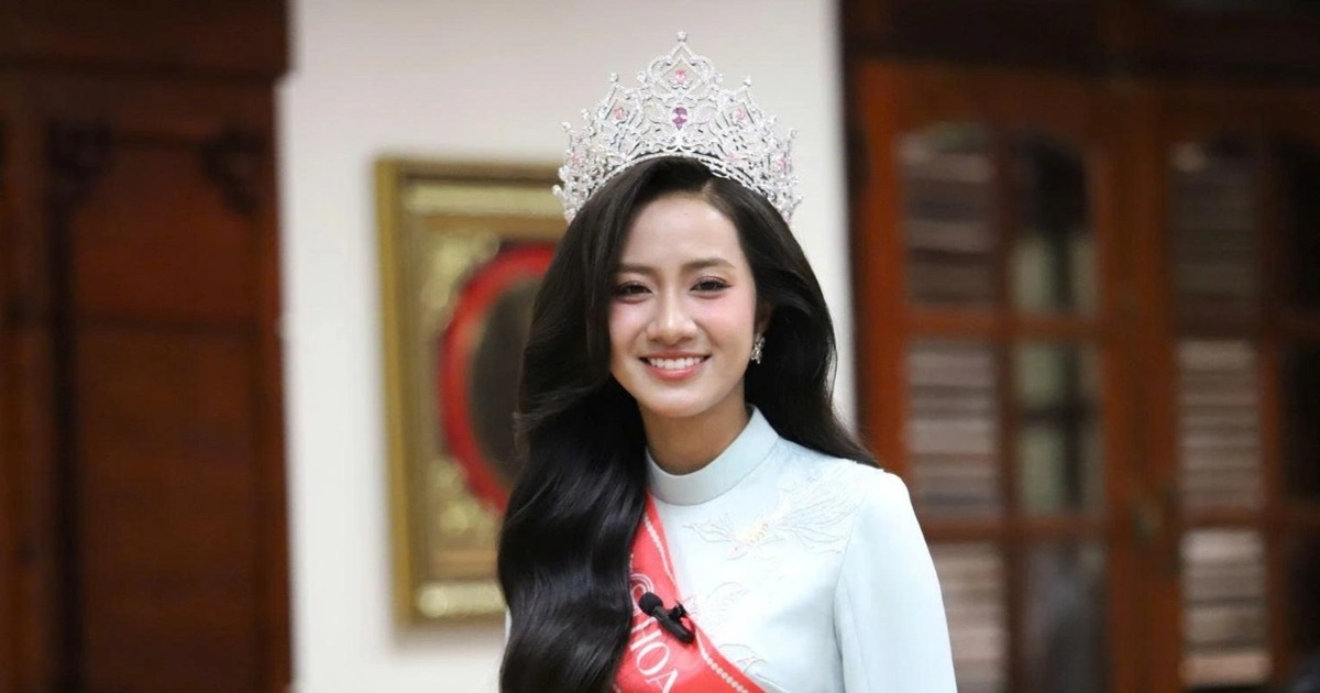 Hai tân hoa hậu trở về quê hương Hai tân hoa hậu trở về quê hương