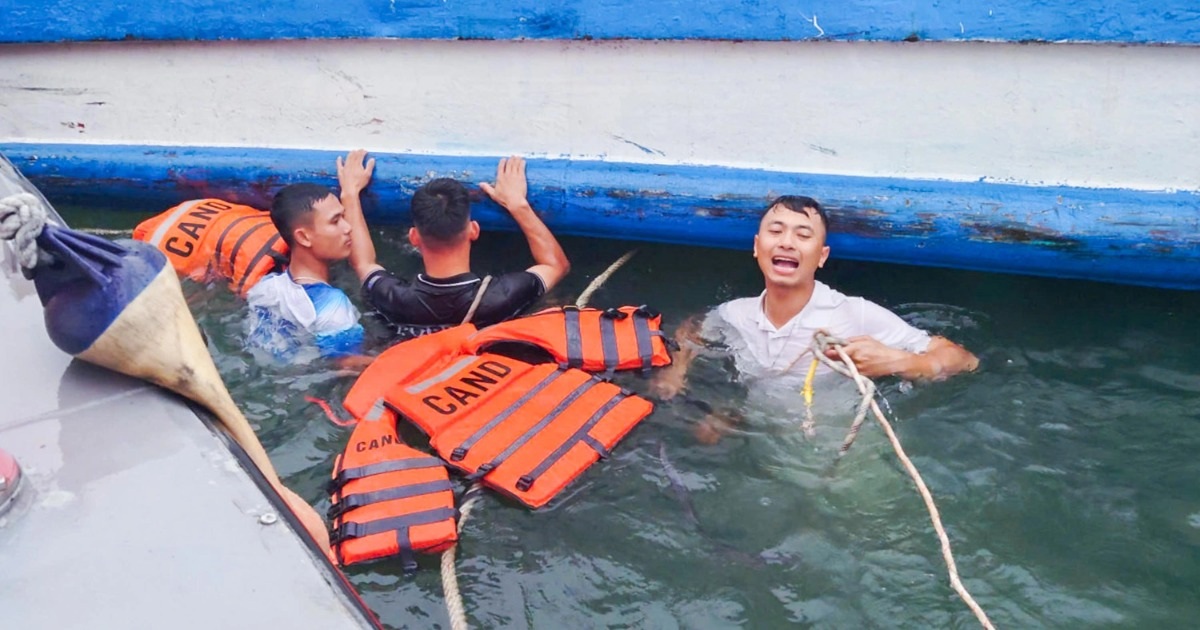 Hành trình tìm kiếm các nạn nhân vụ lật tàu trên Vịnh Hạ Long Hành trình tìm kiếm các nạn nhân vụ lật tàu trên Vịnh Hạ Long