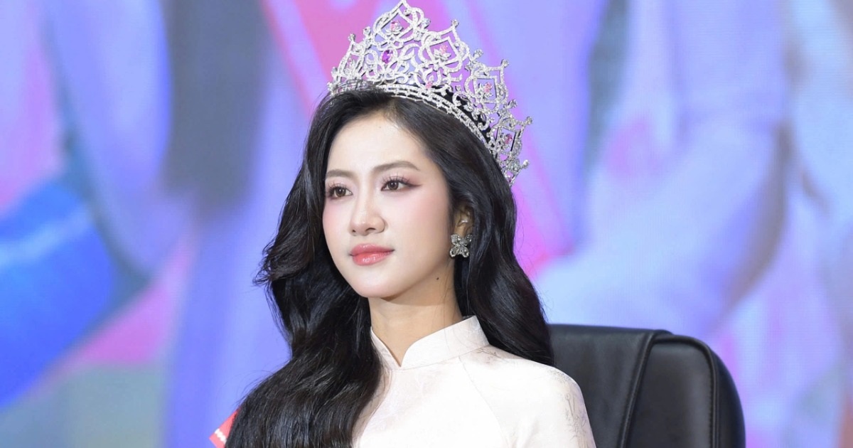 Hoa hậu Trúc Linh về thăm trường, nói về việc “lạm phát hoa hậu” ở Việt Nam Hoa hậu Trúc Linh về thăm trường, nói về việc "lạm phát hoa hậu" ở Việt Nam