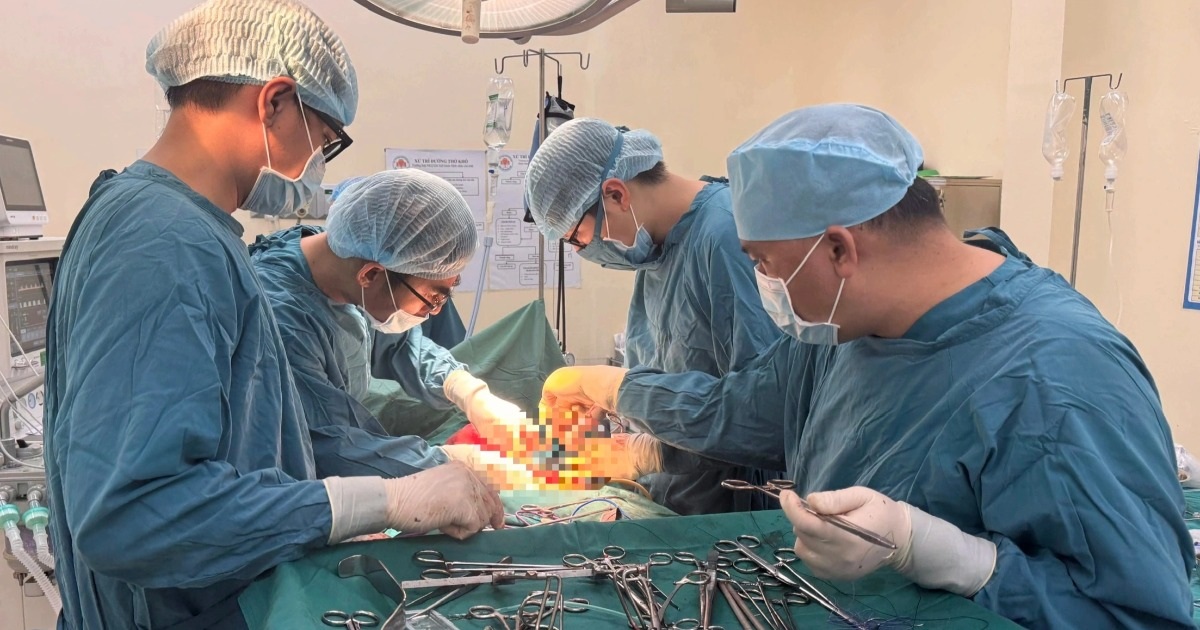 Lần đầu bệnh viện ở TPHCM thực hiện ca mổ đặc biệt chữa ung thư tiết niệu Lần đầu bệnh viện ở TPHCM thực hiện ca mổ đặc biệt chữa ung thư tiết niệu