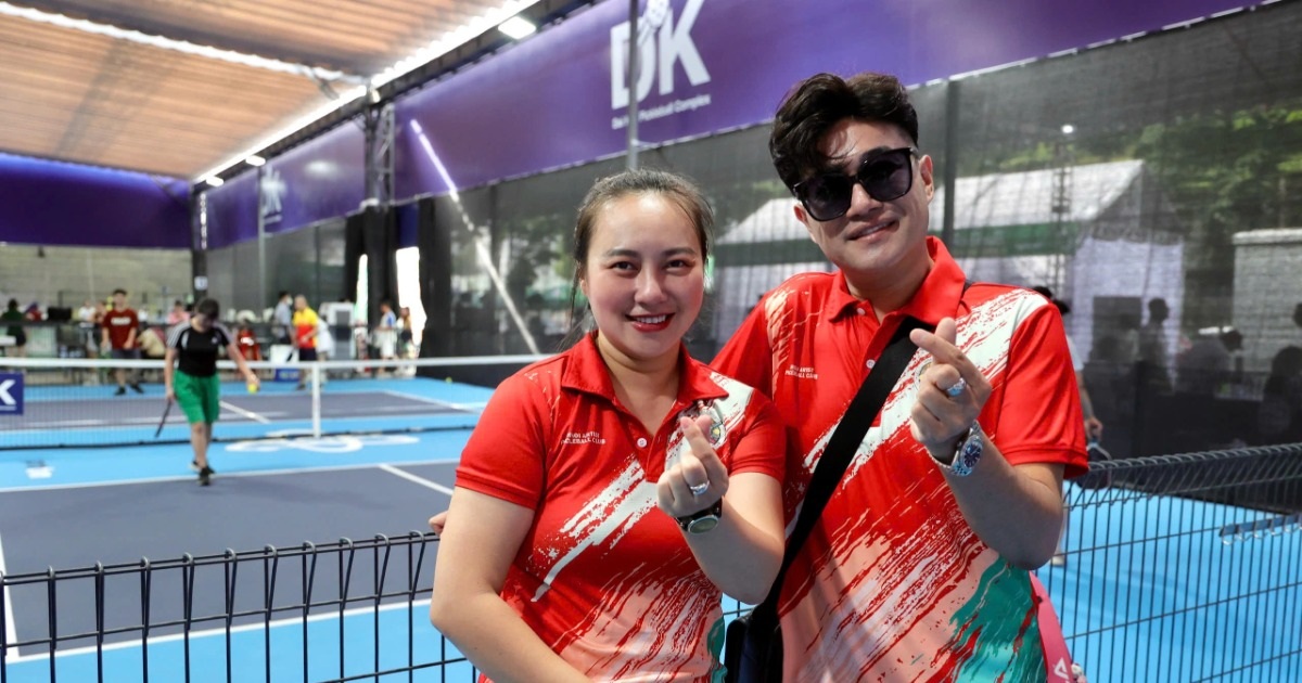 Minh Quân, Khánh Linh rạng rỡ cổ vũ dàn nghệ sĩ ở giải pickleball Dân trí Minh Quân, Khánh Linh rạng rỡ cổ vũ dàn nghệ sĩ ở giải pickleball Dân trí