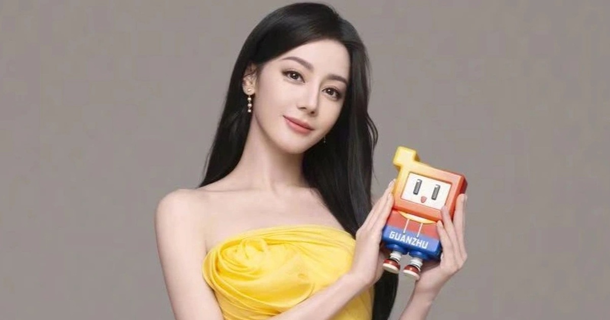 “Mỹ nhân Tân Cương” Địch Lệ Nhiệt Ba diện váy 750 USD của nhà mốt Việt "Mỹ nhân Tân Cương" Địch Lệ Nhiệt Ba diện váy 750 USD của nhà mốt Việt