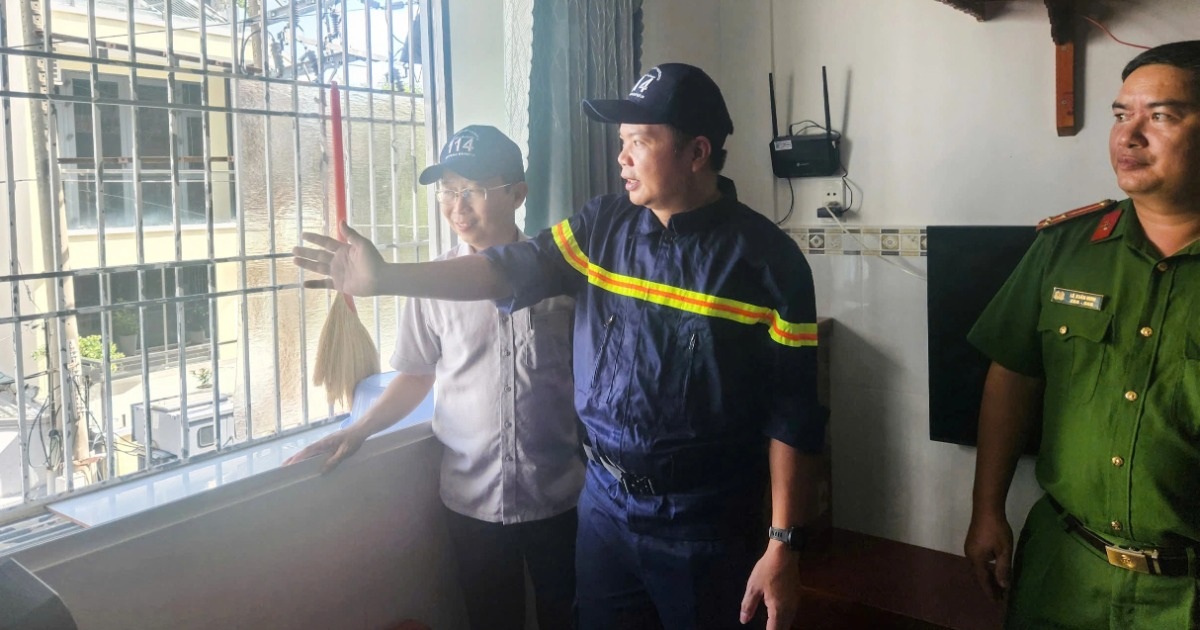 Người dân TPHCM đồng loạt tháo “chuồng cọp” để phòng cháy Người dân TPHCM đồng loạt tháo “chuồng cọp” để phòng cháy