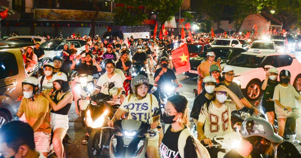 Người dân đổ ra đường ăn mừng chiến thắng của U23 Việt Nam Người dân đổ ra đường ăn mừng chiến thắng của U23 Việt Nam