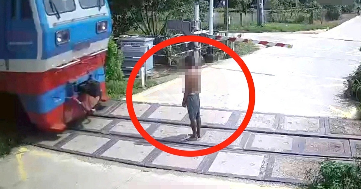 Người đàn ông ở Lâm Đồng đứng giữa đường sắt bị tàu tông tử vong Người đàn ông ở Lâm Đồng đứng giữa đường sắt bị tàu tông tử vong