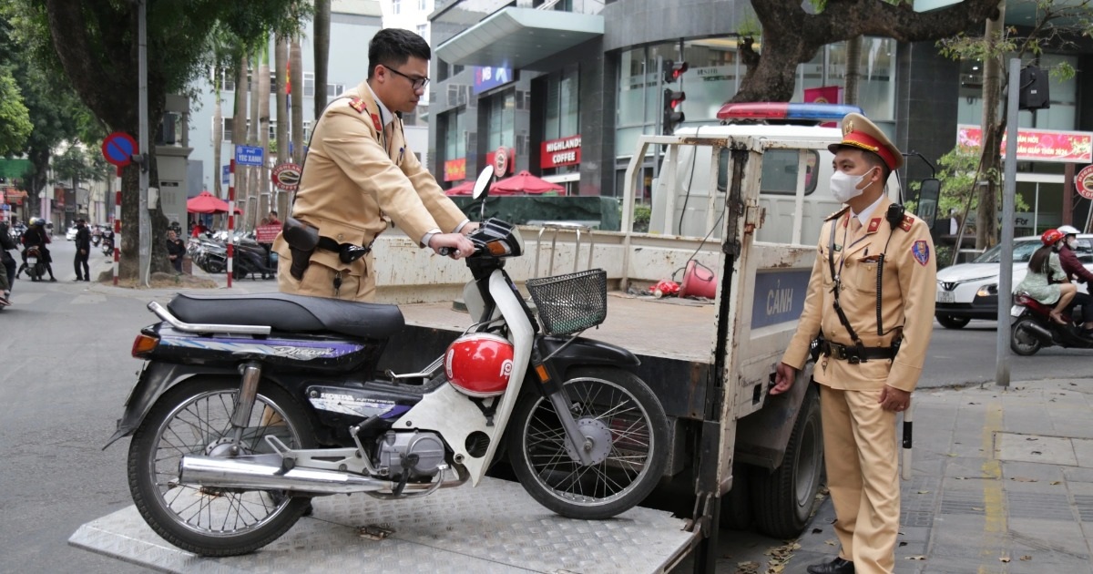 Người vi phạm bỏ xe, không nộp phạt sẽ không được cấp đổi giấy phép lái xe Người vi phạm bỏ xe, không nộp phạt sẽ không được cấp đổi giấy phép lái xe