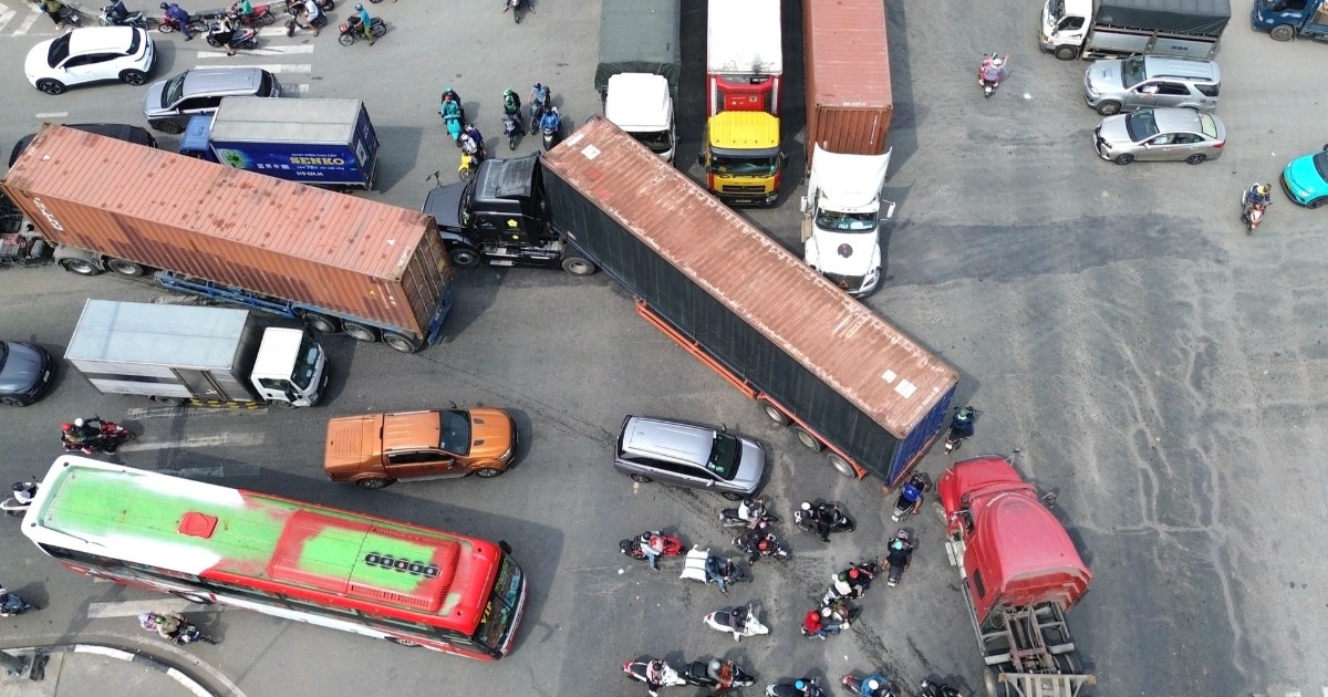 Nguyên nhân nút giao Tân Vạn ở TPHCM kẹt xe nghiêm trọng Nguyên nhân nút giao Tân Vạn ở TPHCM kẹt xe nghiêm trọng