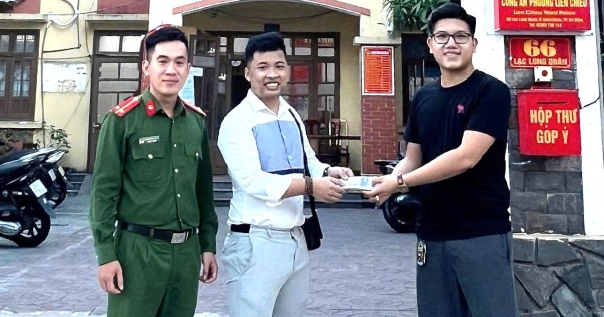 Nhặt được hơn 53 triệu đồng, nam thanh niên đến công an trình báo Nhặt được hơn 53 triệu đồng, nam thanh niên đến công an trình báo