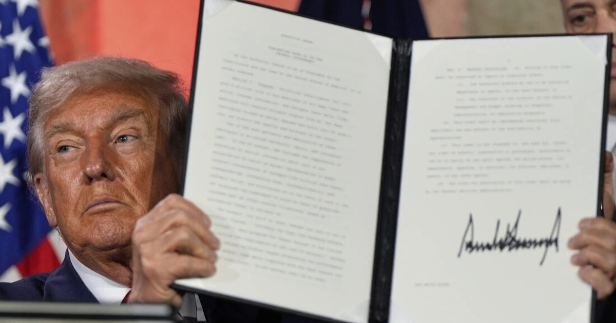 Nhiều gã khổng lồ công nghệ e dè trước sắc lệnh AI mới từ Tổng thống Trump Nhiều gã khổng lồ công nghệ e dè trước sắc lệnh AI mới từ Tổng thống Trump
