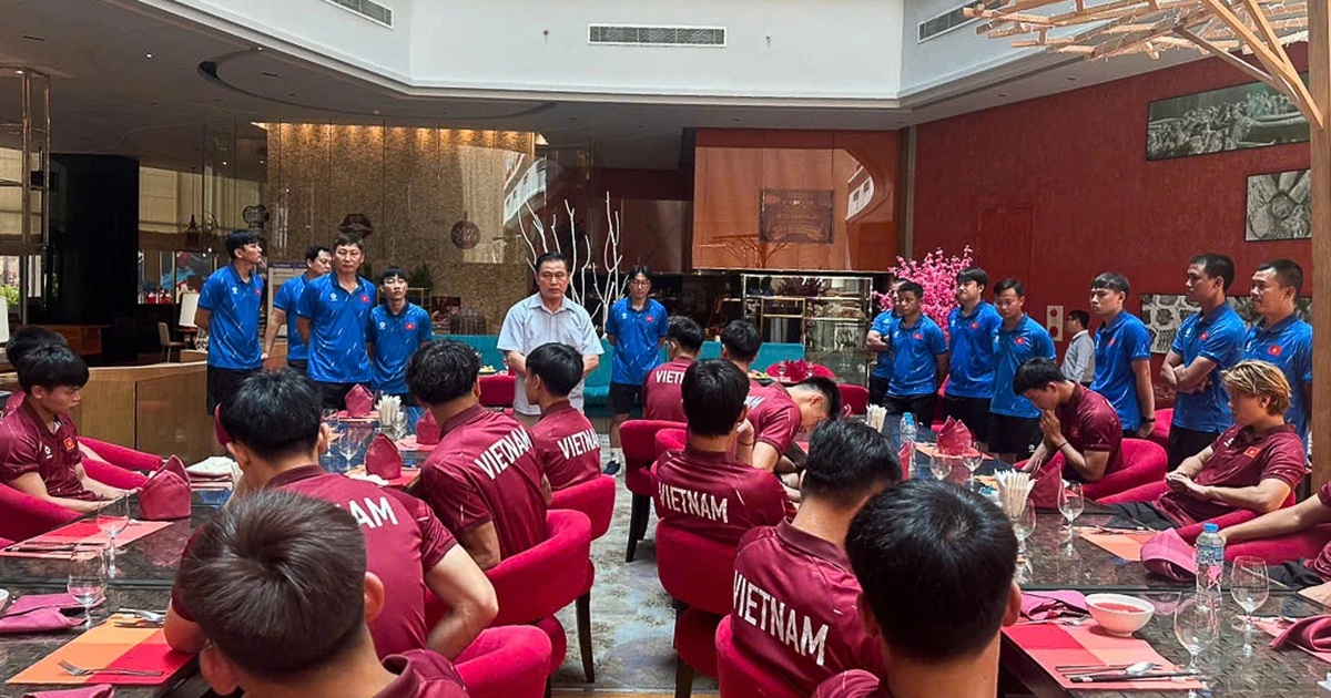 Phó Chủ tịch VFF Trần Anh Tú làm trưởng đoàn đội tuyển U23 Việt Nam Phó Chủ tịch VFF Trần Anh Tú làm trưởng đoàn đội tuyển U23 Việt Nam